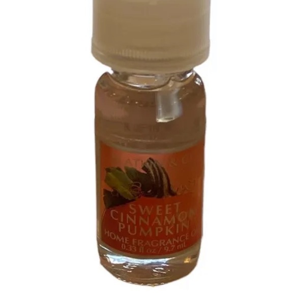 Bath and Body Works Slatkin & Co Sweet Cinnamon Pumpkin Home Fragrance Oil - Picture 2 of 2